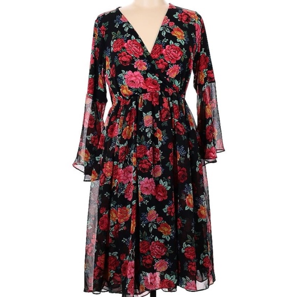 torrid Dresses & Skirts - Torrid rose flared sleeve dress